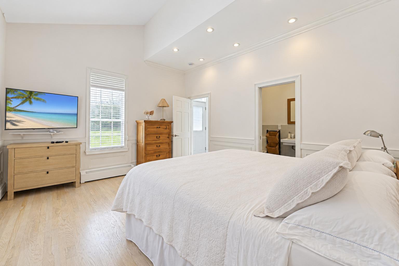Hamptons, NY gallery image 29 of 99